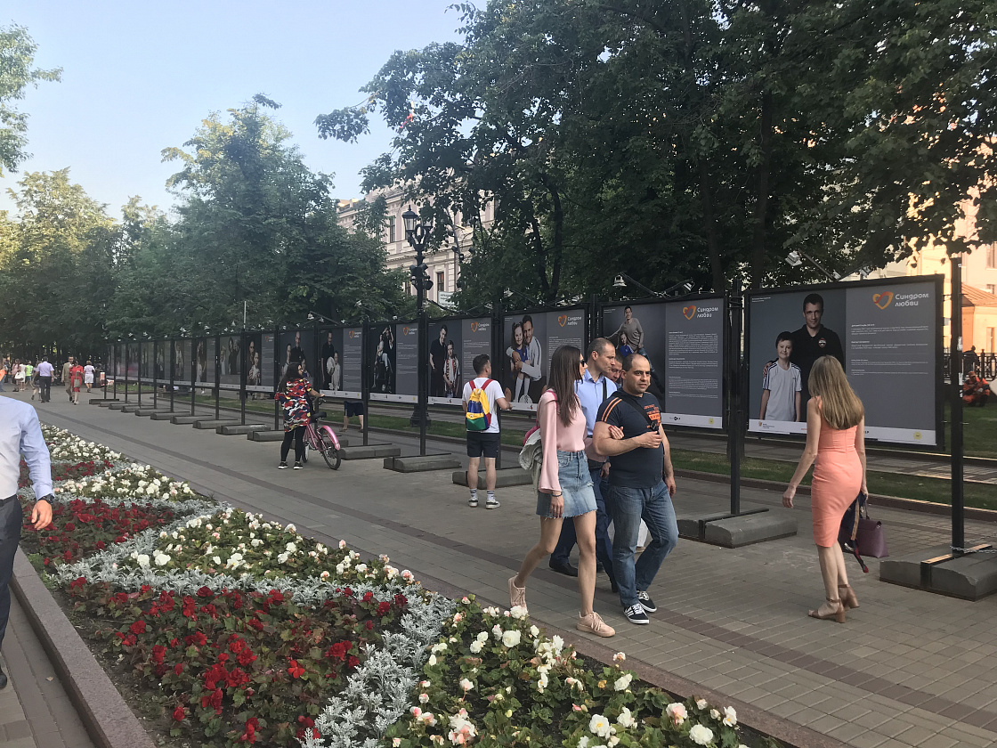 На Чистопрудном бульваре открылась фотовыставка #ФУТБОЛВОБЛАГО