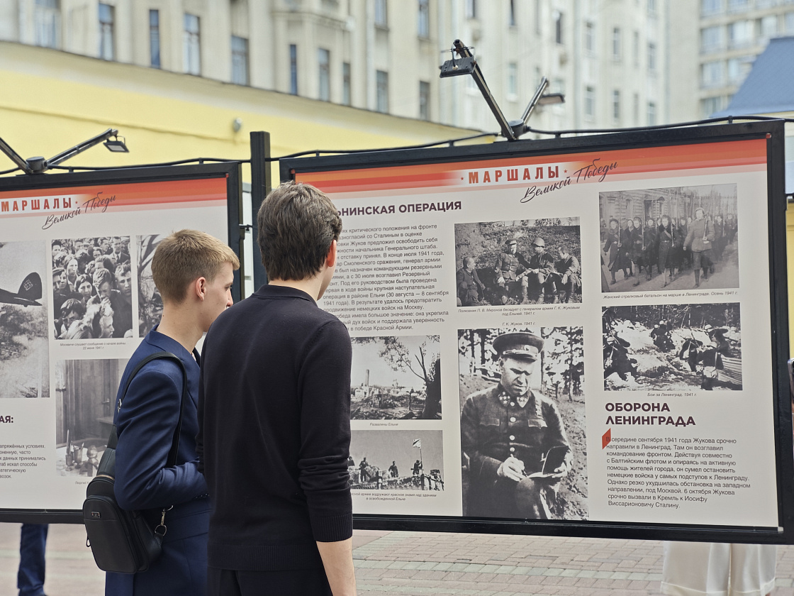 «Маршалы Великой Победы»: фотовыставка, посвящённая Георгию Жукову и Константину Рокоссовскому