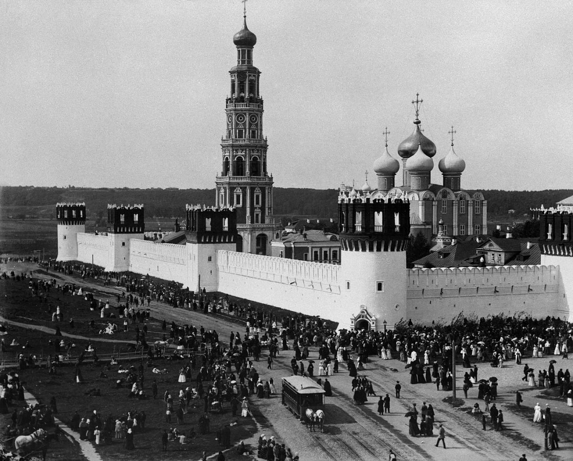 Фотовыставка, посвящённая 500-летию Новодевичьего монастыря