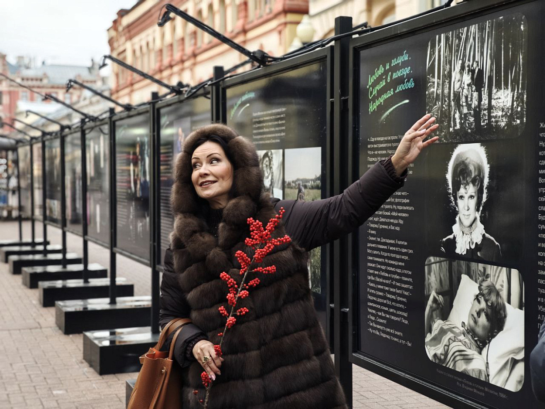 На Арбате прошло открытие фотовыставки «След кометы»