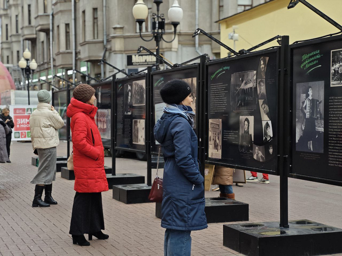 На Арбате прошло открытие фотовыставки «След кометы»